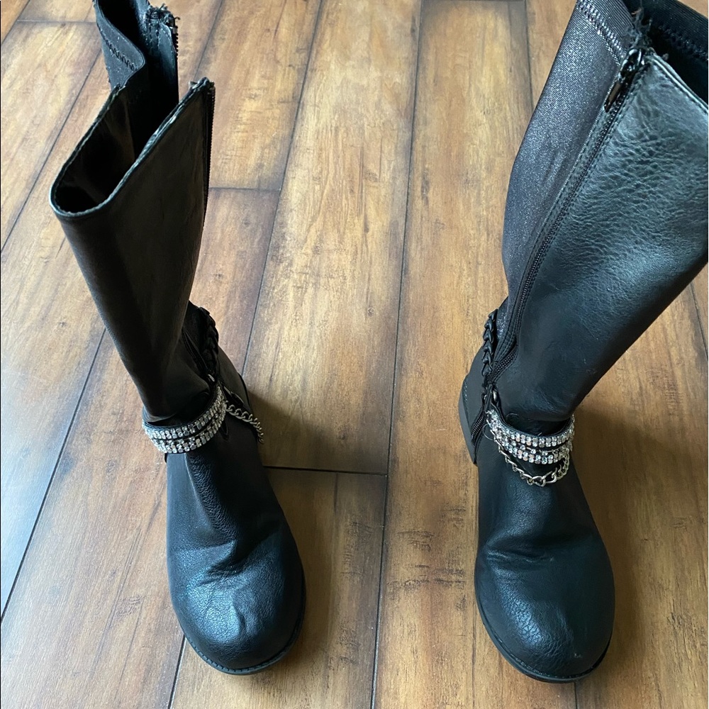 Knee boots